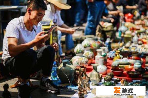 “流感疫情迫使学校推迟一周开学”英语怎么翻译？关于地摊经济的英语作文？