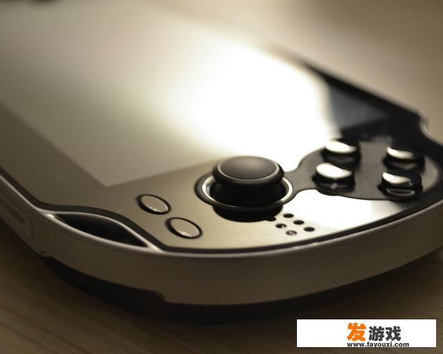 在电脑上下载QQ游戏怎么操作？网络上下载的大型游戏应该放在电脑的哪个磁盘里？
