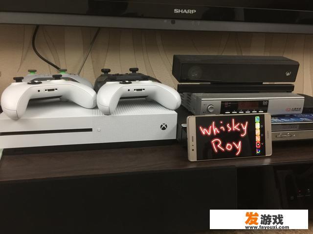 电脑运行网游或者大型单机游戏的话，机箱声音很大，嗡嗡的声音，浏览网页声音正常？大家知道什么游戏电视可以玩大型主机游戏吗？