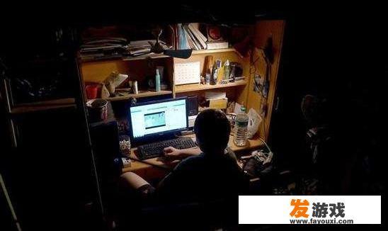 晚上熬夜打游戏挣钱，每晚收入都在3000多，这样的男友值得拥有吗