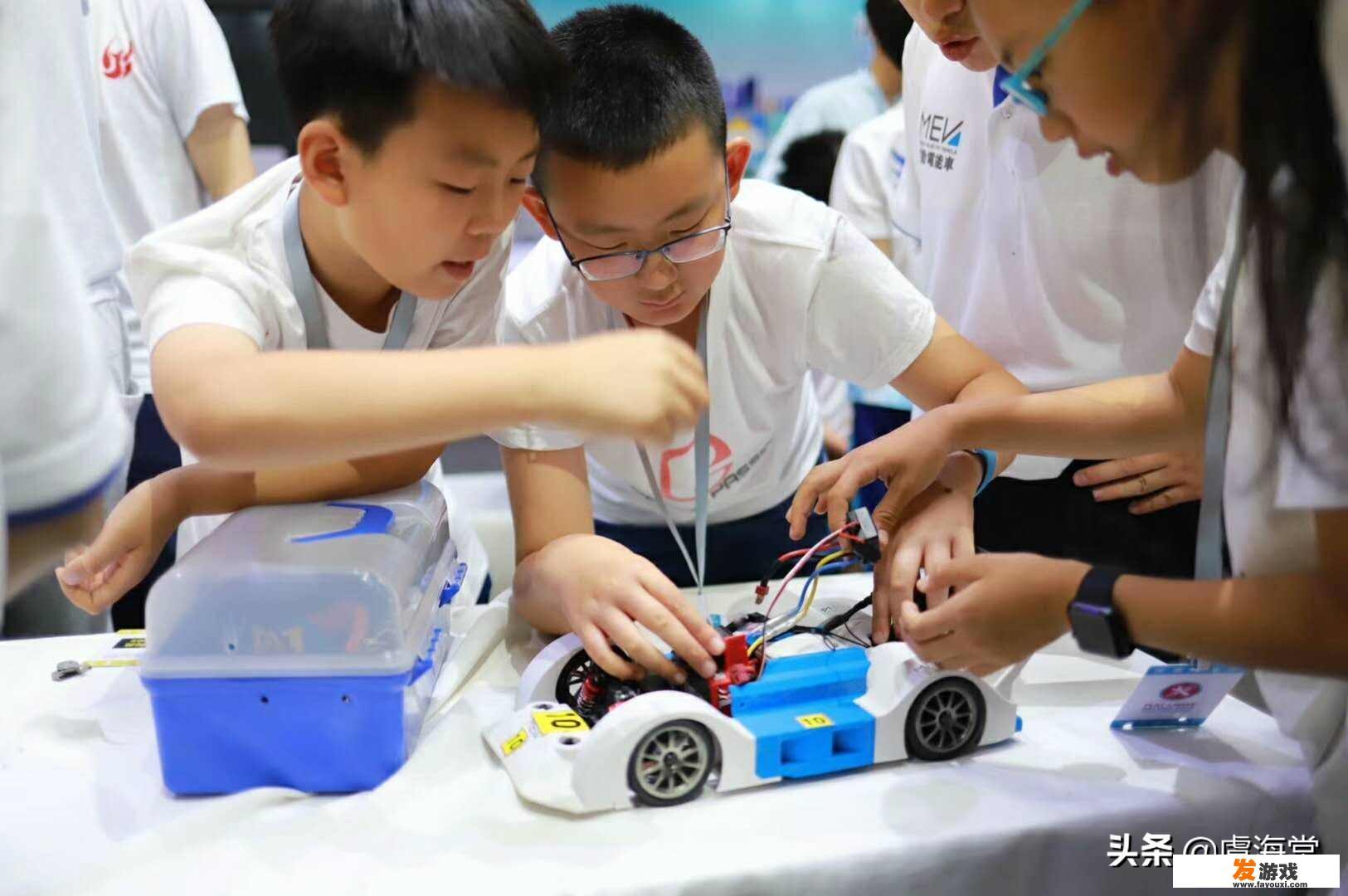 游戏活动时老师应该承担什么样的角色或者说任务
