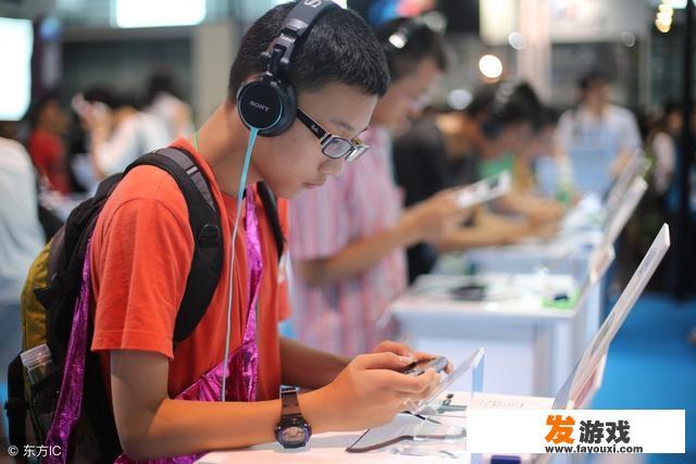 孩子读高二，每次回家就玩电脑游戏，怎么办