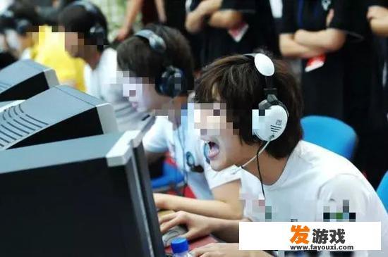 为玩手机游戏，17岁少年持刀抢劫，浙江父亲怒斥网游，从经济学角度网游该不该管