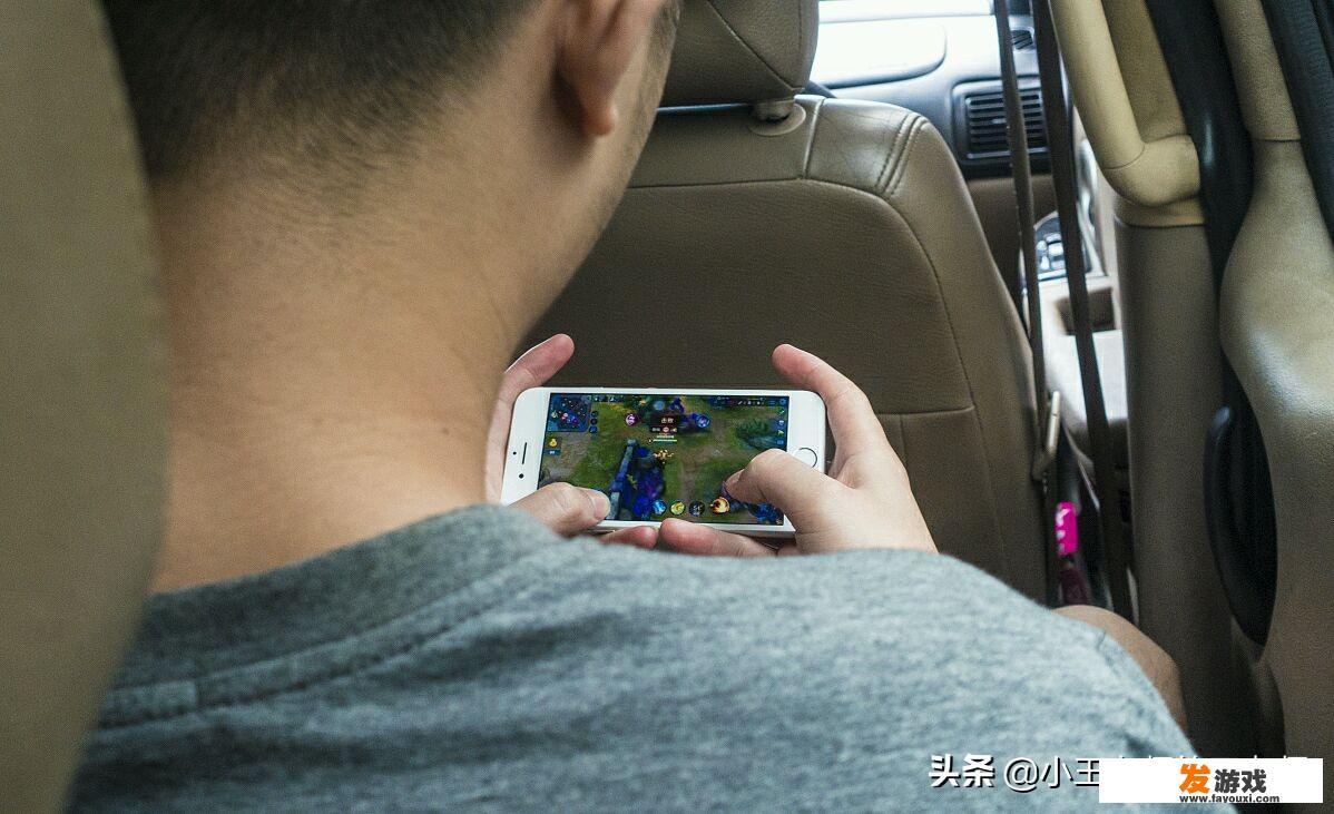 学生上网课。小孩子自控能力差爱玩游戏怎么办