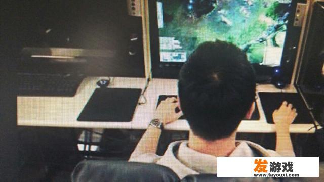 八岁小孩特别痴迷玩游戏，有什么办法戒掉吗