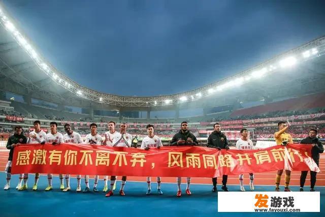 深圳佳兆业足球队投资10亿人民币都未能保级成功，如何评价