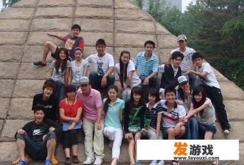 现在大学校园，为什么班里的小集体化比较严重，要团结班级很难吗