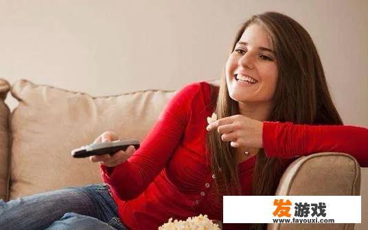 女孩玩游戏，交友广泛，追剧，化妆，这样好吗