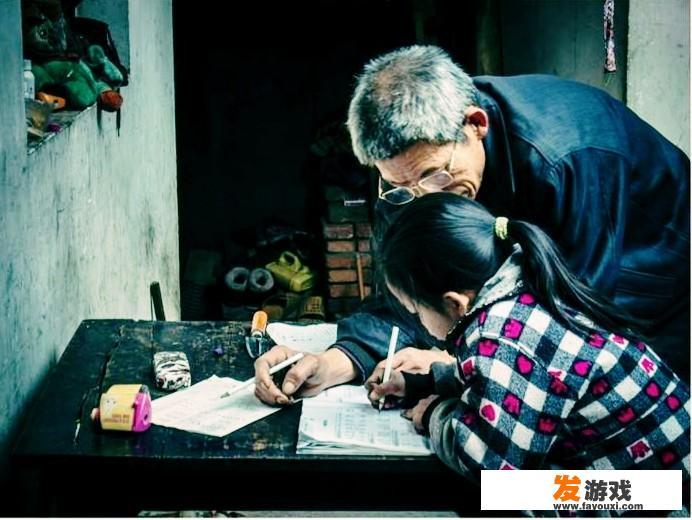 重庆市3月2日小学生开始开网课，一些留守儿童祖辈在带，怎么上课