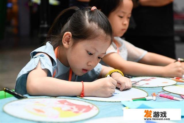 十岁儿子玩手机上瘾应该怎么办