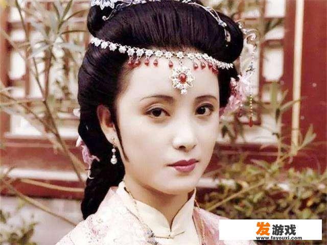 《红楼梦》中秦可卿风姿绰约，为何要委身自己的公公