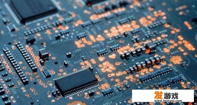 展示了一块精美的PCB板