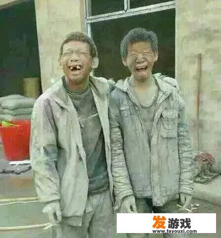 郑州13岁少年玩游戏，打赏主播25万余元，家长崩溃了, 你怎么看