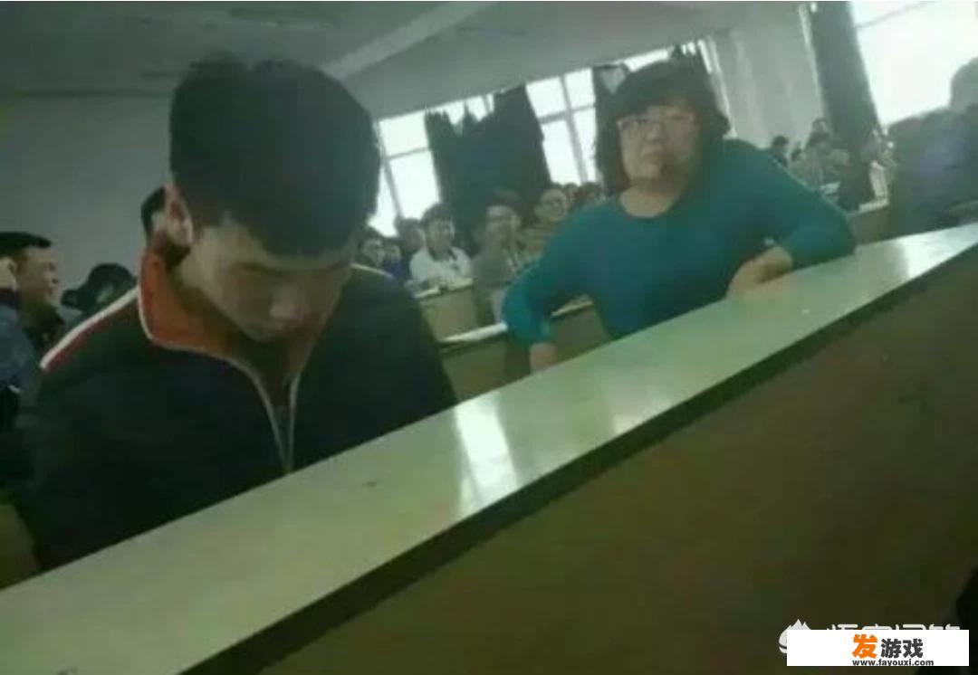 玩游戏时是自己在玩游戏，还是游戏在玩自己