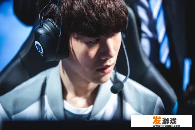 如何看待Theshy每次大赛前都要疯狂玩大乱斗