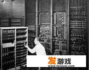 为什么老式的街机游戏只有一个，游戏基板却那么大，集成块也多