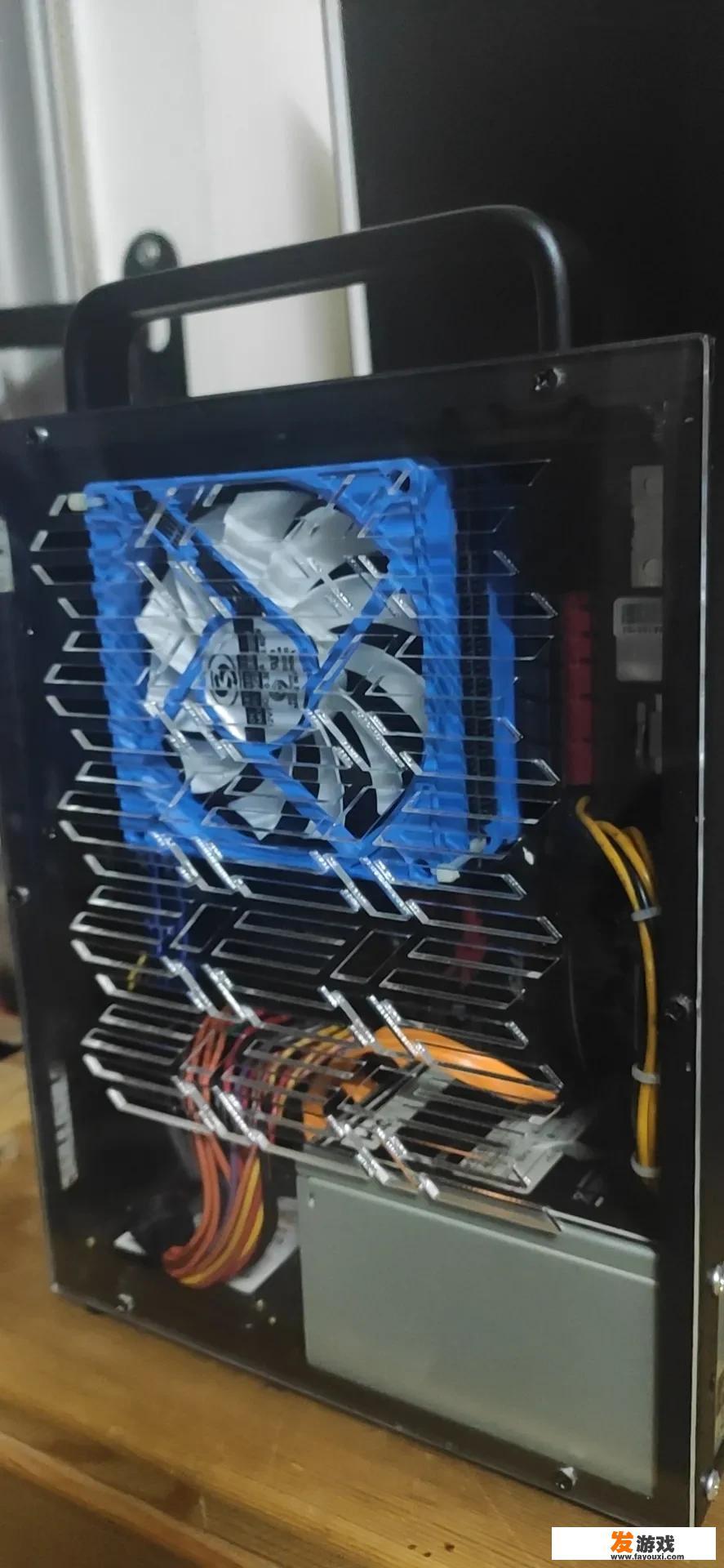 预算5000,组装一台便携出行小机箱电脑，能畅玩大部分热门游戏，连接无线网，求大佬给个配置