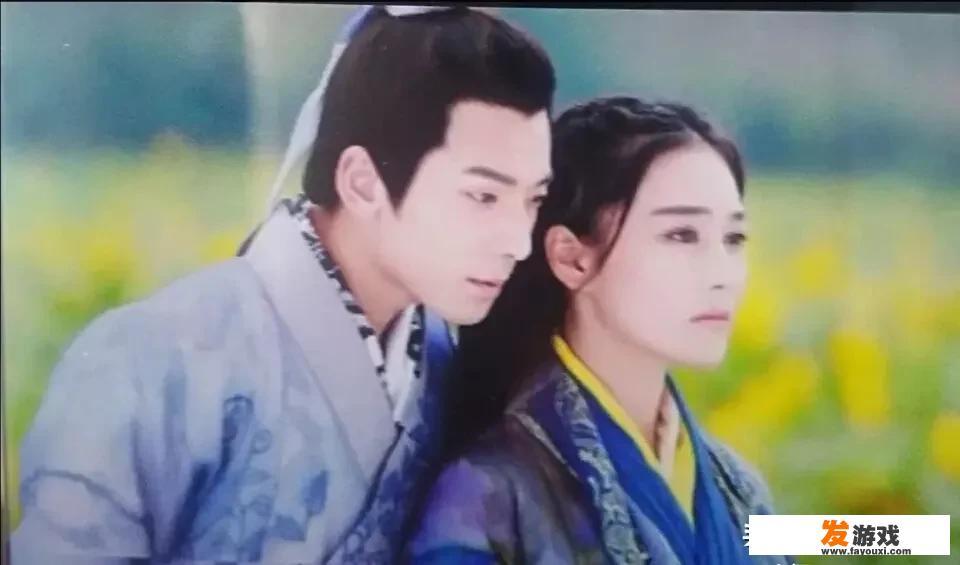杨过抱住李莫愁，李莫愁为什么不挣扎反抗