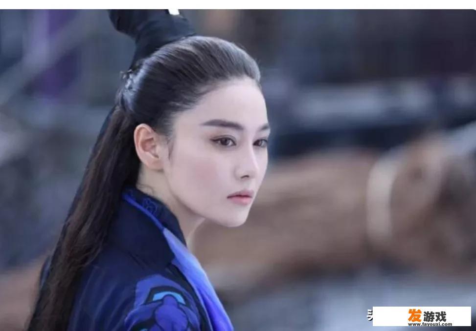 杨过抱住李莫愁，李莫愁为什么不挣扎反抗