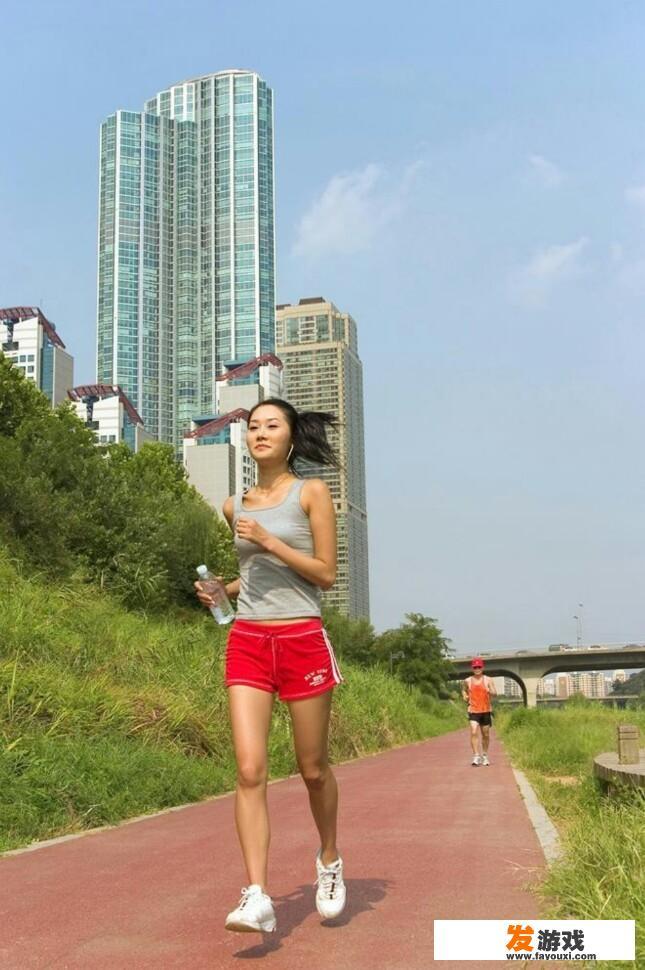 经常玩手机的人会不会变丑呢？_痴迷网络游戏会变丑吗吗
