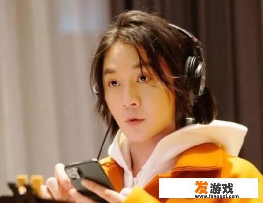 哪个游戏主播最令你心动？最让你难忘的“女装大佬”是谁？_主机粉色游戏女主播