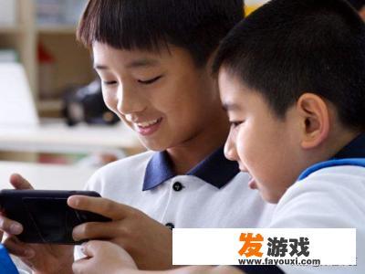 中小学生玩手机游戏的危害？_儿童玩手机网游的危害大吗