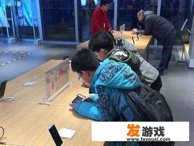 中小学生玩手机游戏的危害？_儿童玩手机网游的危害大吗