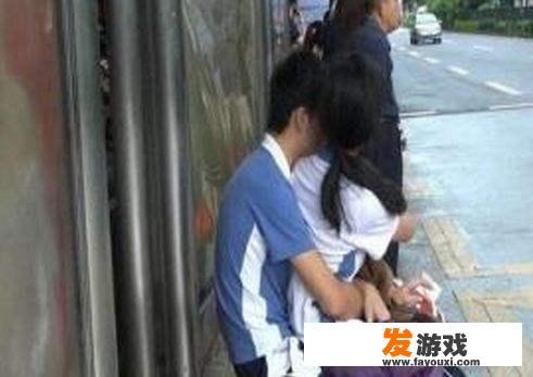 孩子早恋成绩却没有退步怎么办？_网络游戏成绩没下降怎么办