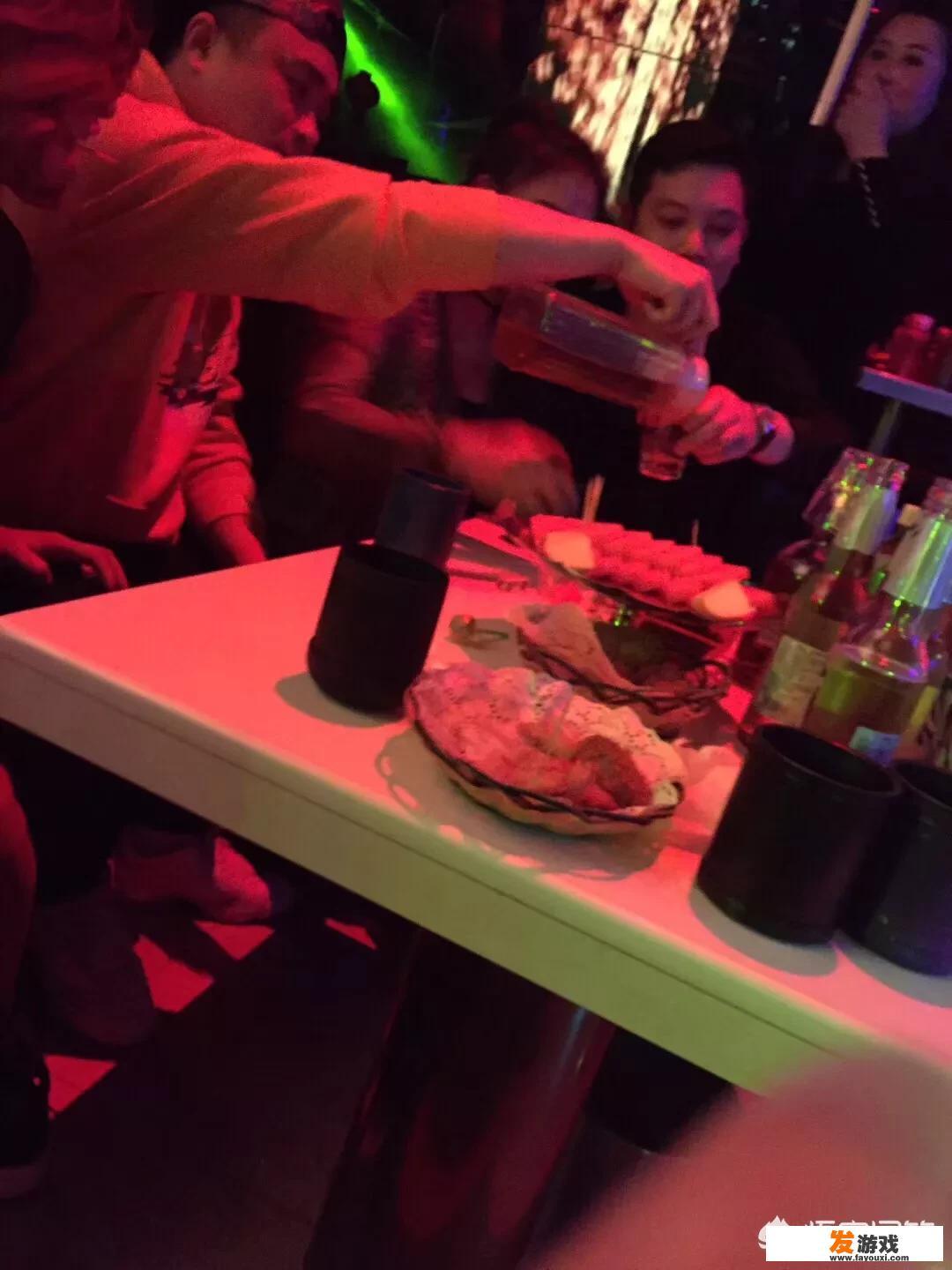 你与陌生异性发生过特尴尬的事是什么？_害臊小游戏聚会