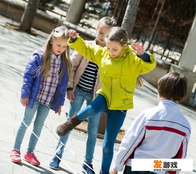 小学时候的课间你都做过哪些游戏？_课堂小游戏幼儿手工