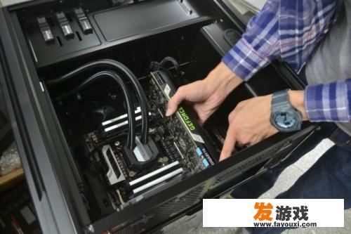 不懂电脑，想买一台打游戏的台式机，如何选择？需要注意什么？_新买的游戏主机