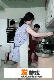 有哪些让你笑出内伤的GIF图？_3d结婚系统的手机网游