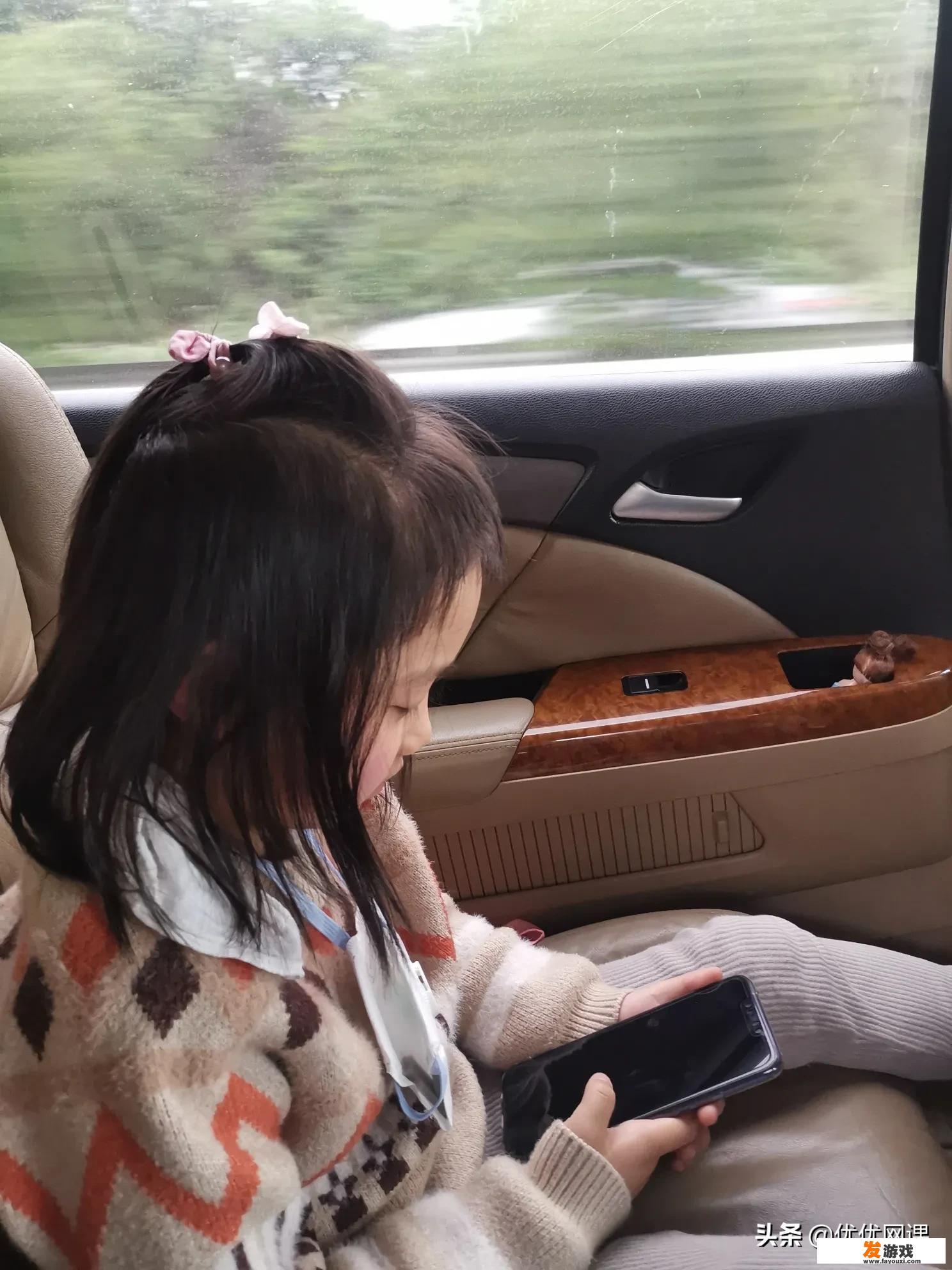 孩子爱玩游戏，家长如何应对？_假期孩子玩网络游戏怎么办