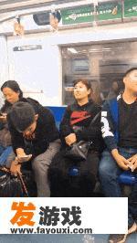 有哪些搞笑图片值得分享？_玩手机网络游戏的图片搞笑