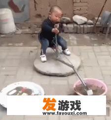 有哪些搞笑图片值得分享？_玩手机网络游戏的图片搞笑