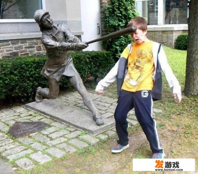 有哪些被铜像“殴打”的照片