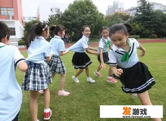 呼啦圈过山羊怎么玩