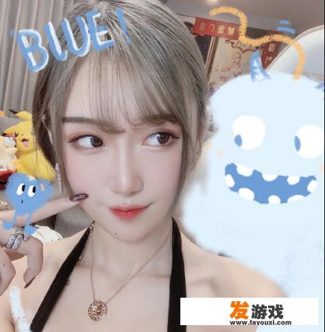 LOL腐团儿微博晒“怪兽合照”，黑色吊带引网友热议：怪兽手不要乱放，你怎么看