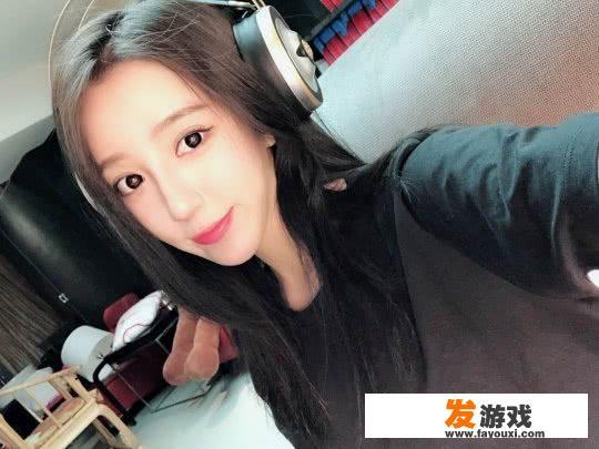 斗鱼呆妹儿挑战超管底线，走性感路线引热议，惨遭观众嘲笑身材，你怎么看