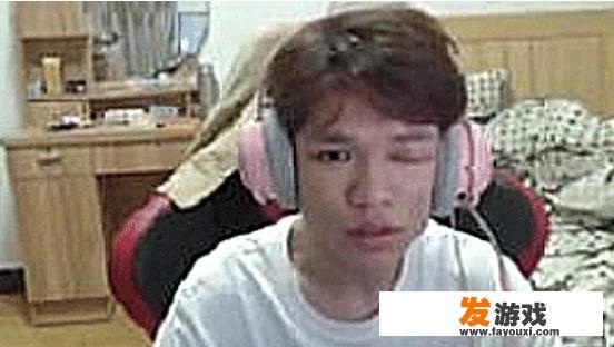 LOL:冠军打野TBQ白天鞋厂上班被打，晚上直播四人挂机，他是如何变成这样的