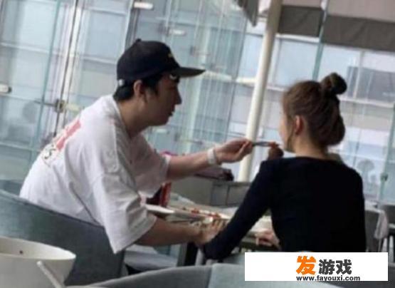 如何看待王思聪在美女直播间首秀骑马舞