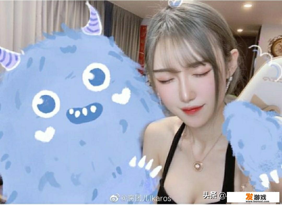 腐团儿再出硬核Cos角色，“付费模式下红色高跟鞋引关注，手上钻戒21万”，你怎么看