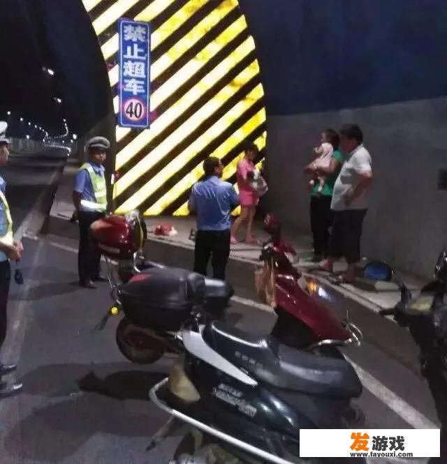 我记得有一部小说是主角有几个师傅然后就教他各种功夫？有一个是教他学医，有一个是变态师傅