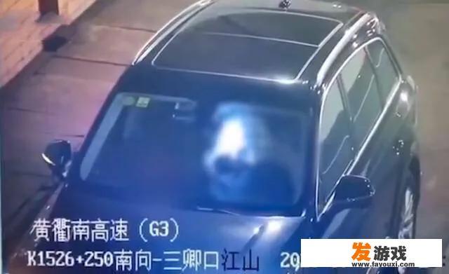 我记得有一部小说是主角有几个师傅然后就教他各种功夫？有一个是教他学医，有一个是变态师傅