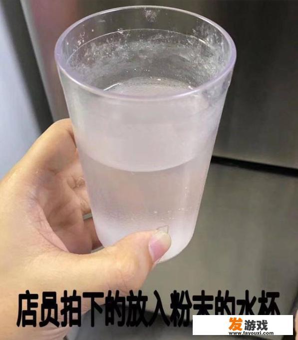 妙龄女子水杯遭熟人“下药”，店员上演教科书式营救，怎么回事