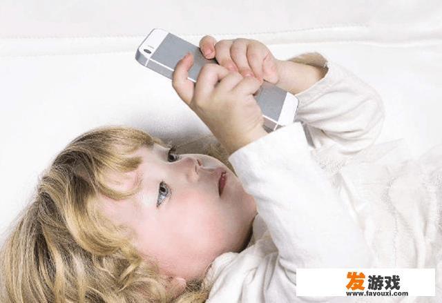 小孩三岁开始接触手机或者游戏会有危害吗？