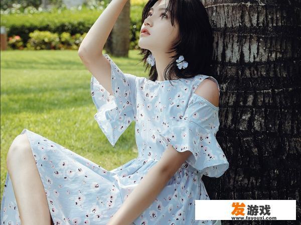 碎花连衣裙的美丽