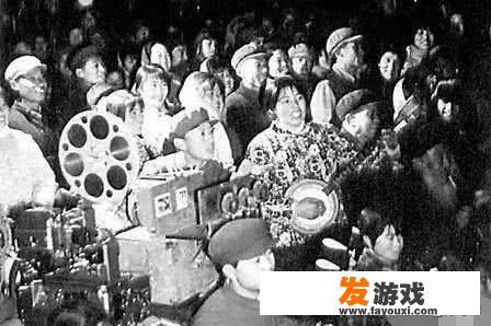你看过乡村放映的露天电影吗？同时，看过哪些记忆深刻的乡村露天电影