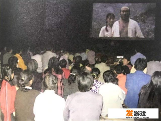 你看过乡村放映的露天电影吗？同时，看过哪些记忆深刻的乡村露天电影