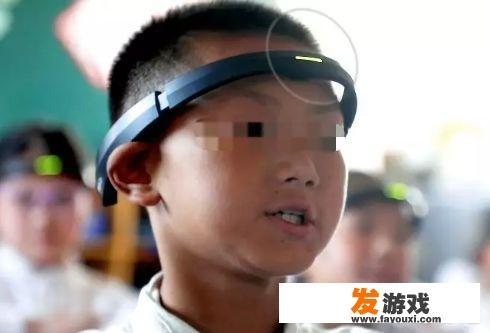 小学生带“紧箍咒”上课，售价3400元。你怎么看